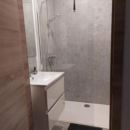 Lägenhet Modern And Cozy